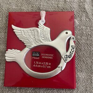 New Studio Decor Silver Metal Peace Dove Ornament Photo Holder!